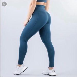 Alphalete Meridian Leggings